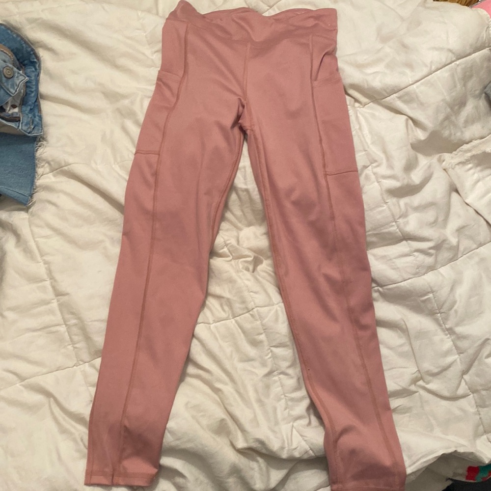 Light pink leggings with two side pockets. Size medium from Aeropostale